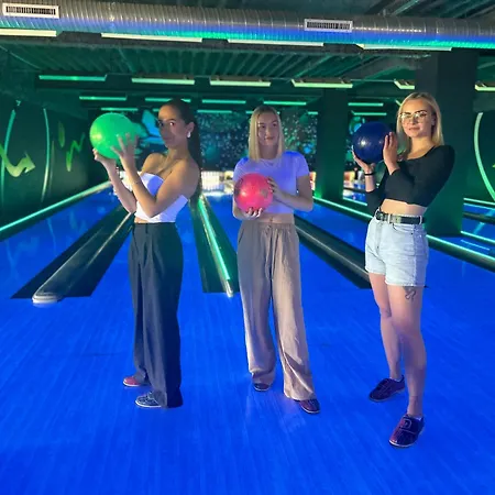Raketa Bowling בית הארחה
